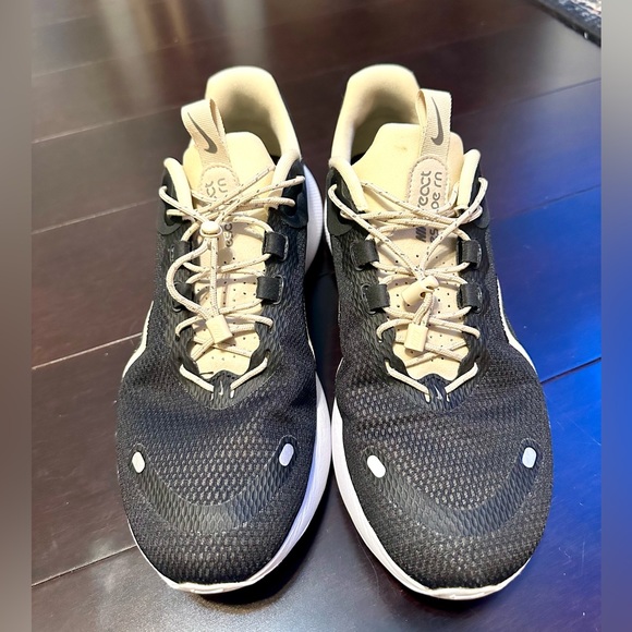 Nike React Escape Run Custom Road Running Sneaker Women’s 9.5. Black/Neutral - Picture 2 of 9